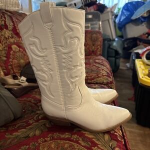 Woman's White Soda Cowgirl, Western Boots, Size 8 EUC